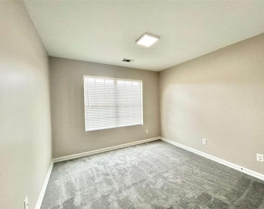 1050 Wheel House Lane - Photo Thumbnail 5