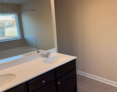 2824 Hillside Way - Photo Thumbnail 4