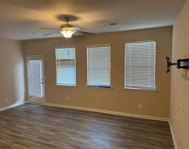 2824 Hillside Way - Photo Thumbnail 1
