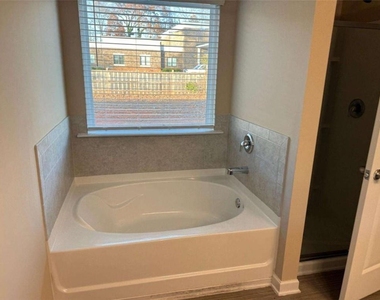 2824 Hillside Way - Photo Thumbnail 6