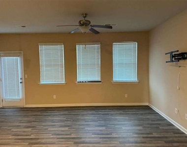 2824 Hillside Way - Photo Thumbnail 2
