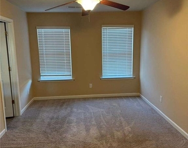 2824 Hillside Way - Photo Thumbnail 3