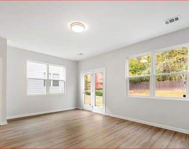 3107 Tarian Way - Photo Thumbnail 5
