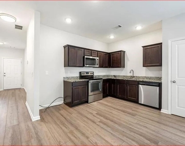 3107 Tarian Way - Photo Thumbnail 2
