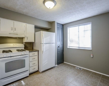 2887 Royal Path Court - Photo Thumbnail 9