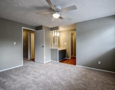 2887 Royal Path Court - Photo Thumbnail 17