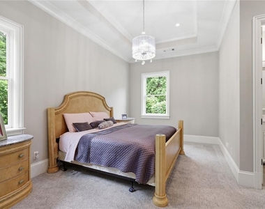 5965 Riverside Drive - Photo Thumbnail 7
