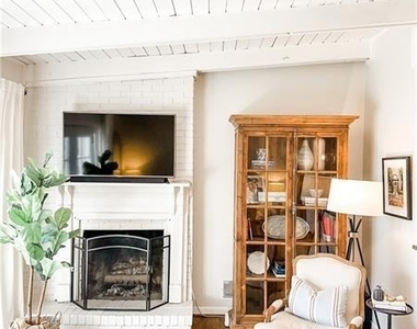 2841 Cravenridge Drive Ne - Photo Thumbnail 9