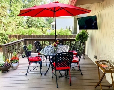 2841 Cravenridge Drive Ne - Photo Thumbnail 5