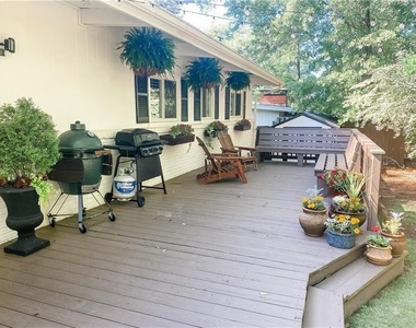2841 Cravenridge Drive Ne - Photo Thumbnail 4