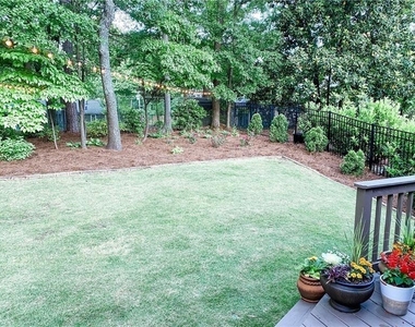 2841 Cravenridge Drive Ne - Photo Thumbnail 2