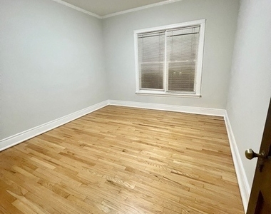 4452 N Winchester Avenue - Photo Thumbnail 7