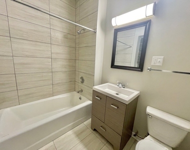 4452 N Winchester Avenue - Photo Thumbnail 10