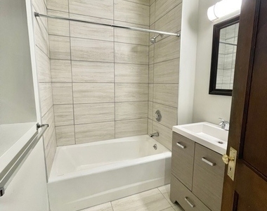 4452 N Winchester Avenue - Photo Thumbnail 11
