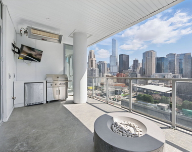 146 W Erie Street - Photo Thumbnail 7