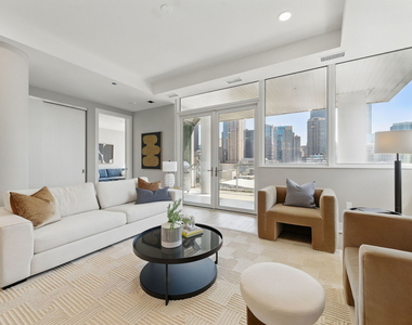 146 W Erie Street - Photo Thumbnail 4