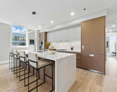 146 W Erie Street - Photo Thumbnail 1
