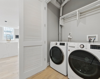 146 W Erie Street - Photo Thumbnail 15