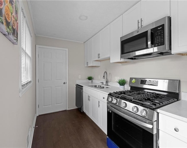 5245 Stonewall Tell Road - Photo Thumbnail 9