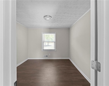 5245 Stonewall Tell Road - Photo Thumbnail 12