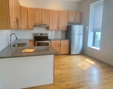 3055 N Sheffield Avenue - Photo Thumbnail 1
