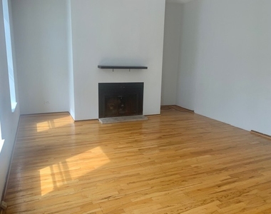 3055 N Sheffield Avenue - Photo Thumbnail 9
