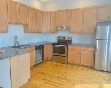3055 N Sheffield Avenue - Photo Thumbnail 3