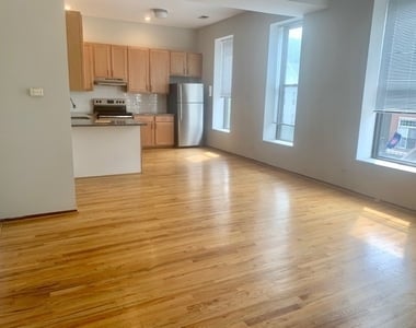 3055 N Sheffield Avenue - Photo Thumbnail 2
