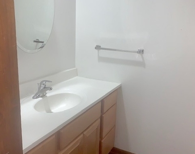 3055 N Sheffield Avenue - Photo Thumbnail 20