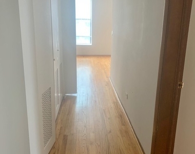 3055 N Sheffield Avenue - Photo Thumbnail 16