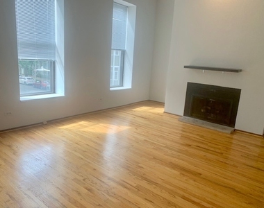 3055 N Sheffield Avenue - Photo Thumbnail 6