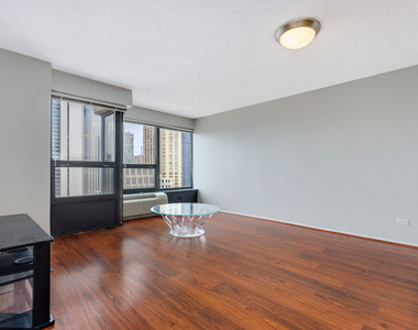 30 E Huron Street - Photo Thumbnail 2