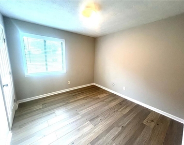 3320 Timbercreek Drive - Photo Thumbnail 11