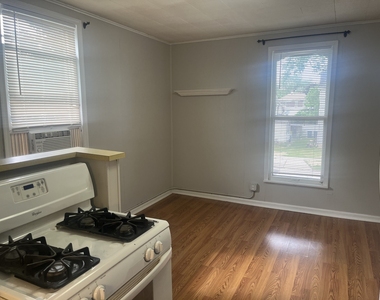 354 Spruce Street - Photo Thumbnail 3