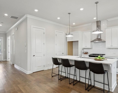 1445 Calvert Lane - Photo Thumbnail 6