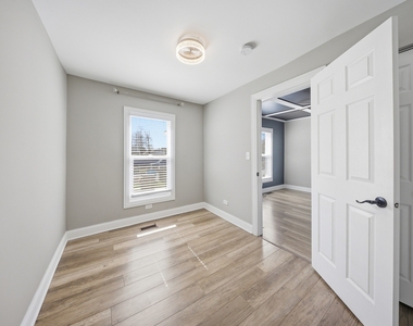 810 Superior Street - Photo Thumbnail 9
