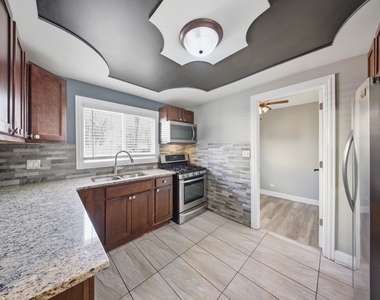 810 Superior Street - Photo Thumbnail 4