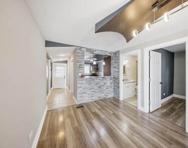 810 Superior Street - Photo Thumbnail 3