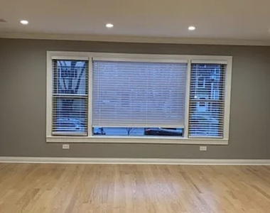 8224 Knox Avenue - Photo Thumbnail 2