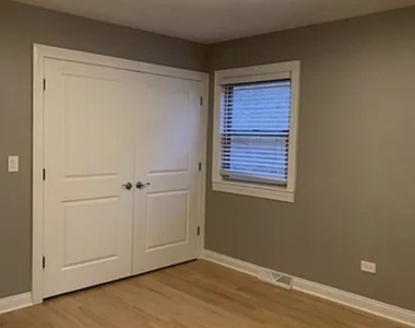 8224 Knox Avenue - Photo Thumbnail 10