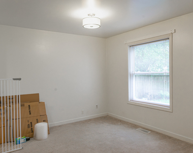 1105 E Florida Avenue - Photo Thumbnail 2