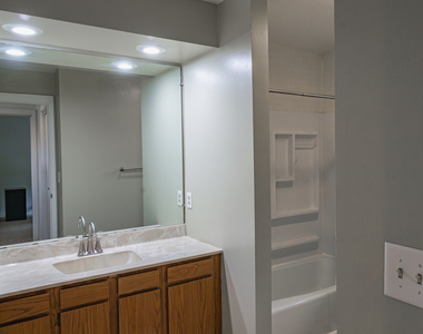 1105 E Florida Avenue - Photo Thumbnail 11