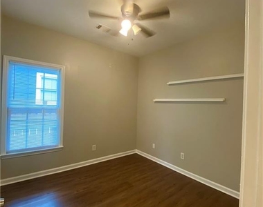 404 Bass Street Sw - Photo Thumbnail 6