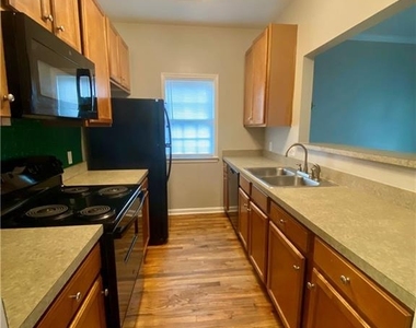 404 Bass Street Sw - Photo Thumbnail 2