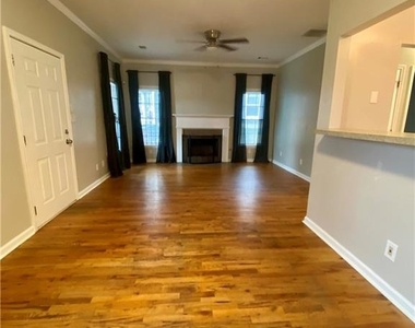 404 Bass Street Sw - Photo Thumbnail 3