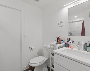 4937 N St. Louis Avenue - Photo Thumbnail 9