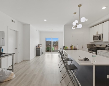 4937 N St. Louis Avenue - Photo Thumbnail 3