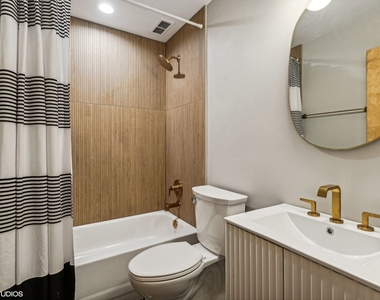 212 W Washington Street - Photo Thumbnail 6