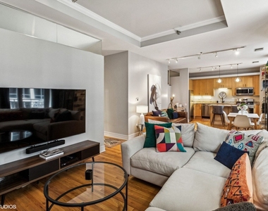 212 W Washington Street - Photo Thumbnail 4