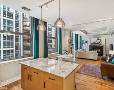 212 W Washington Street - Photo Thumbnail 16